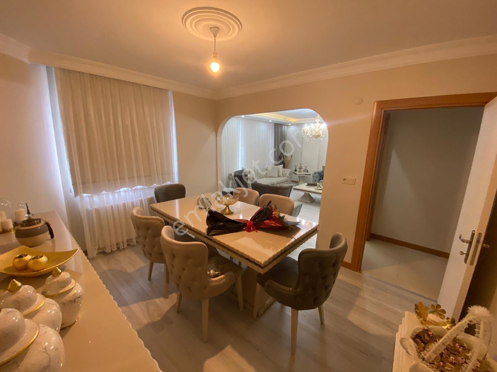 Bahçelievler Siyavuşpaşa Mahallesi 6+1 Geniş Kullanımlı Satılık - Görsel 3