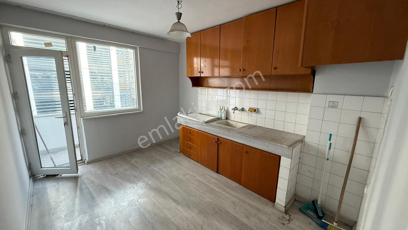 Cumhuriyet Caddesi'ne Cephe Geniş Kullanım Alanlı Ofis Fırsatı! - Görsel 4