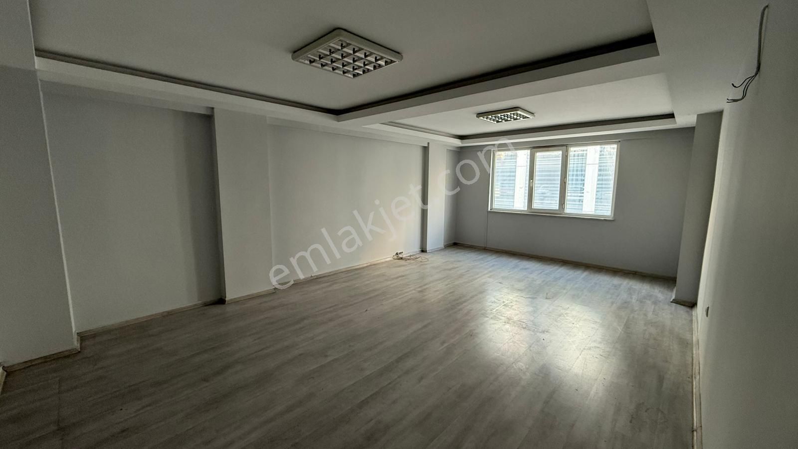 Cumhuriyet Caddesi'ne Cephe Geniş Kullanım Alanlı Ofis Fırsatı! - Görsel 2