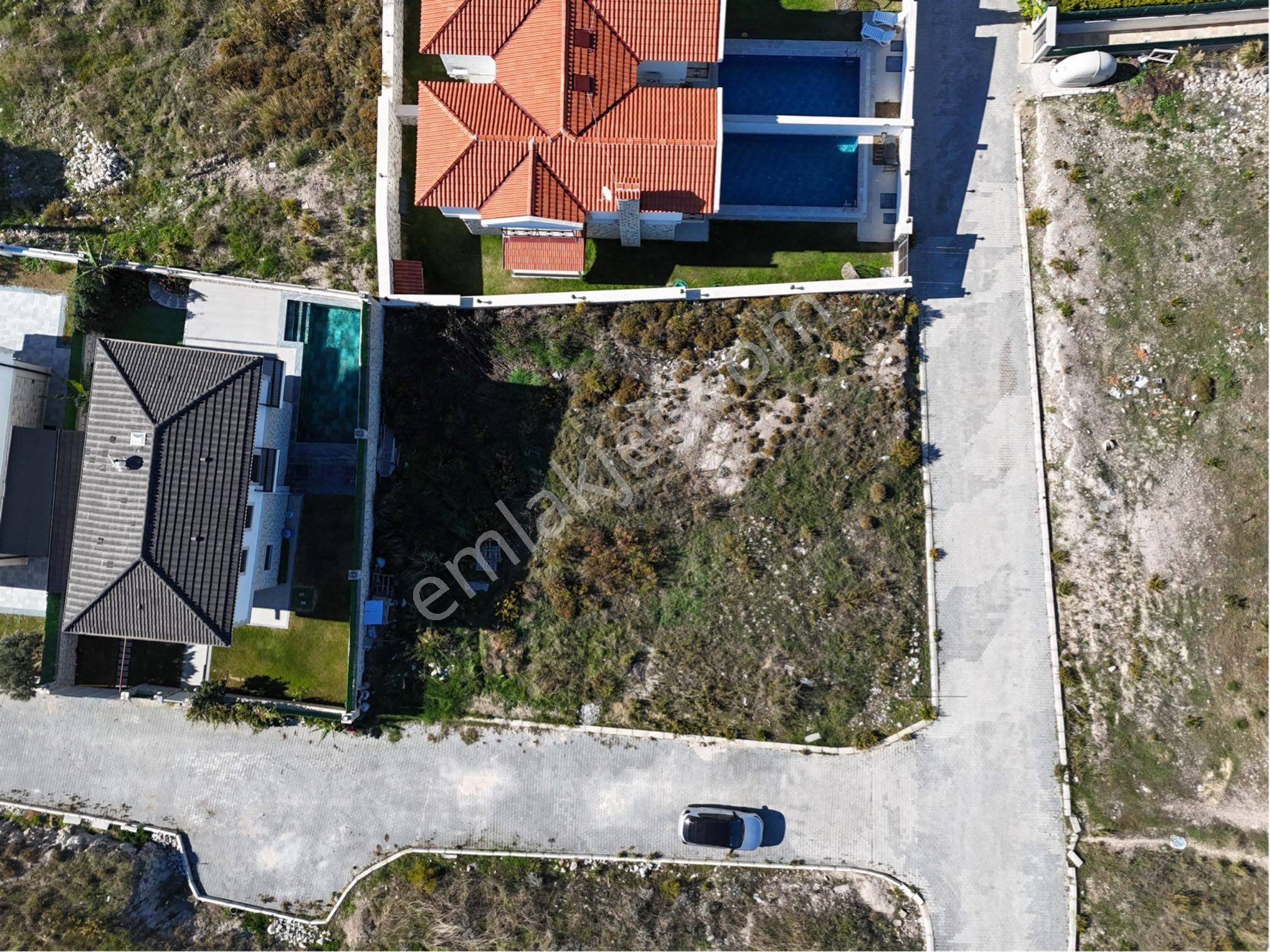Çeşme’de Köşe Konumlu Emsalsiz Arsa - Görsel 3