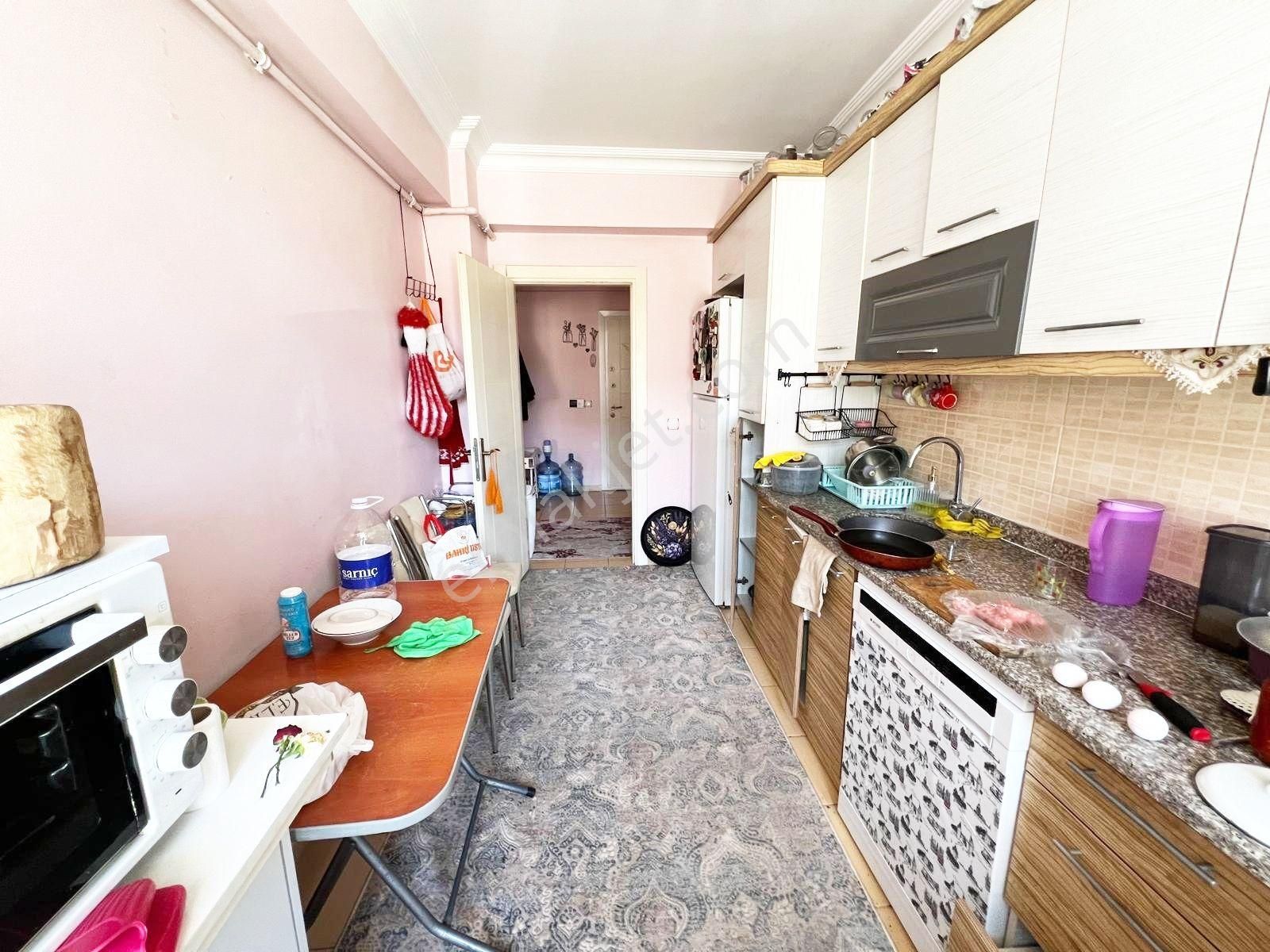 Metrobüse 5 Dk Gül İstanbul Evlerin De 3+1 Ara Kat Daire - Görsel 11