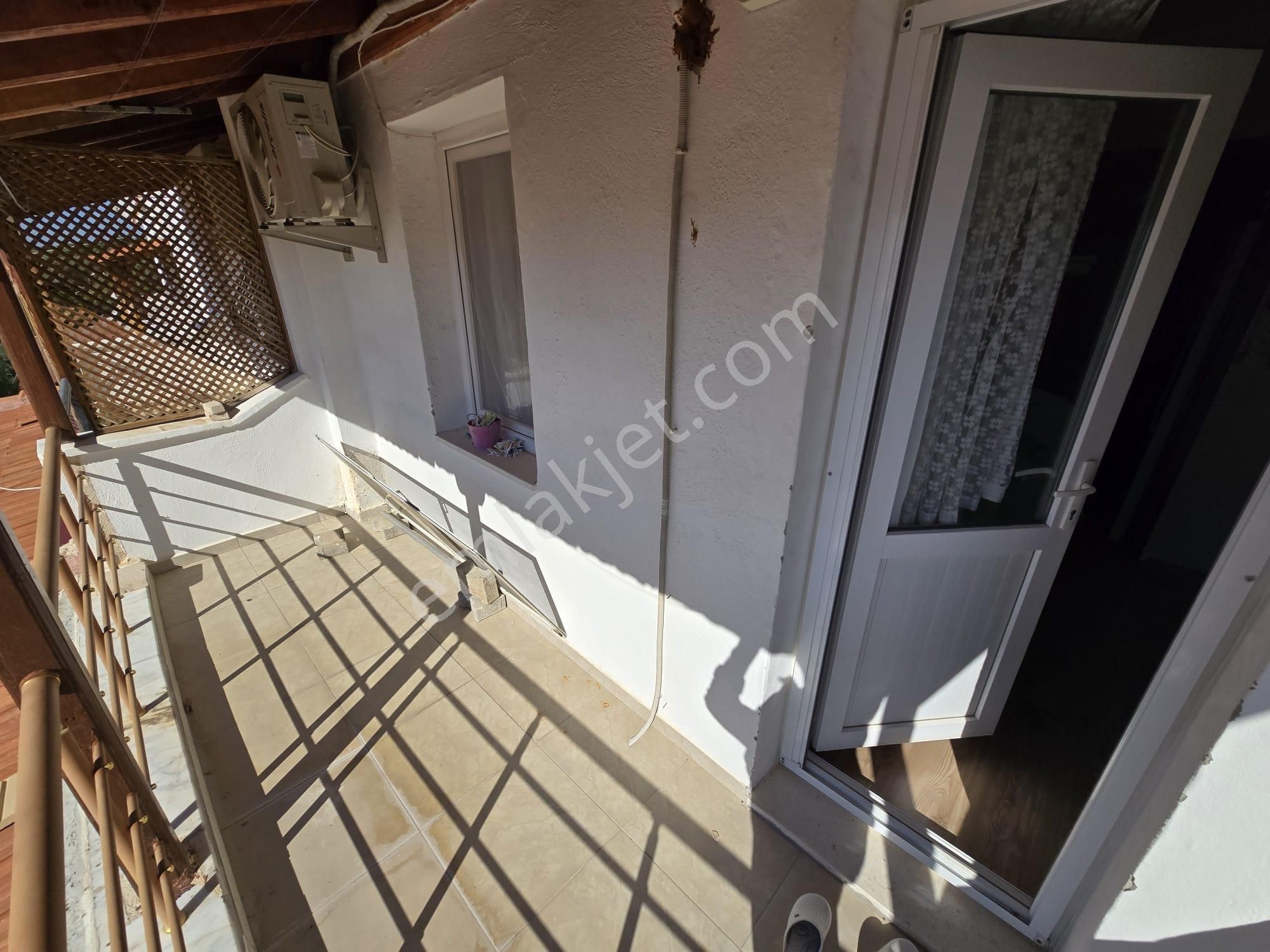 Satılık 3+1 Teraslı Villa Kendine Ait Bahçeli Denize 1100 M - Görsel 21