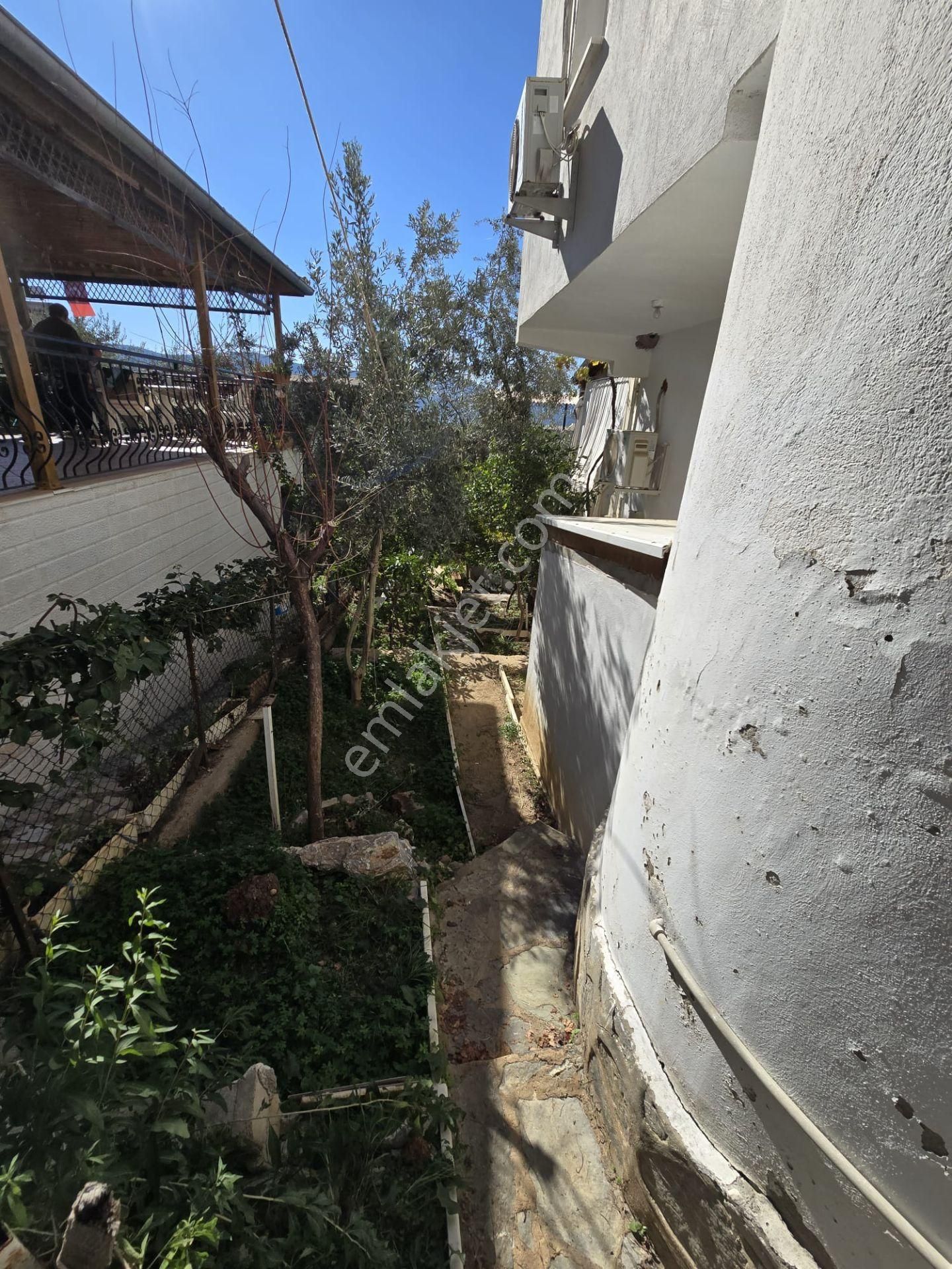 Satılık 3+1 Teraslı Villa Kendine Ait Bahçeli Denize 1100 M - Görsel 8