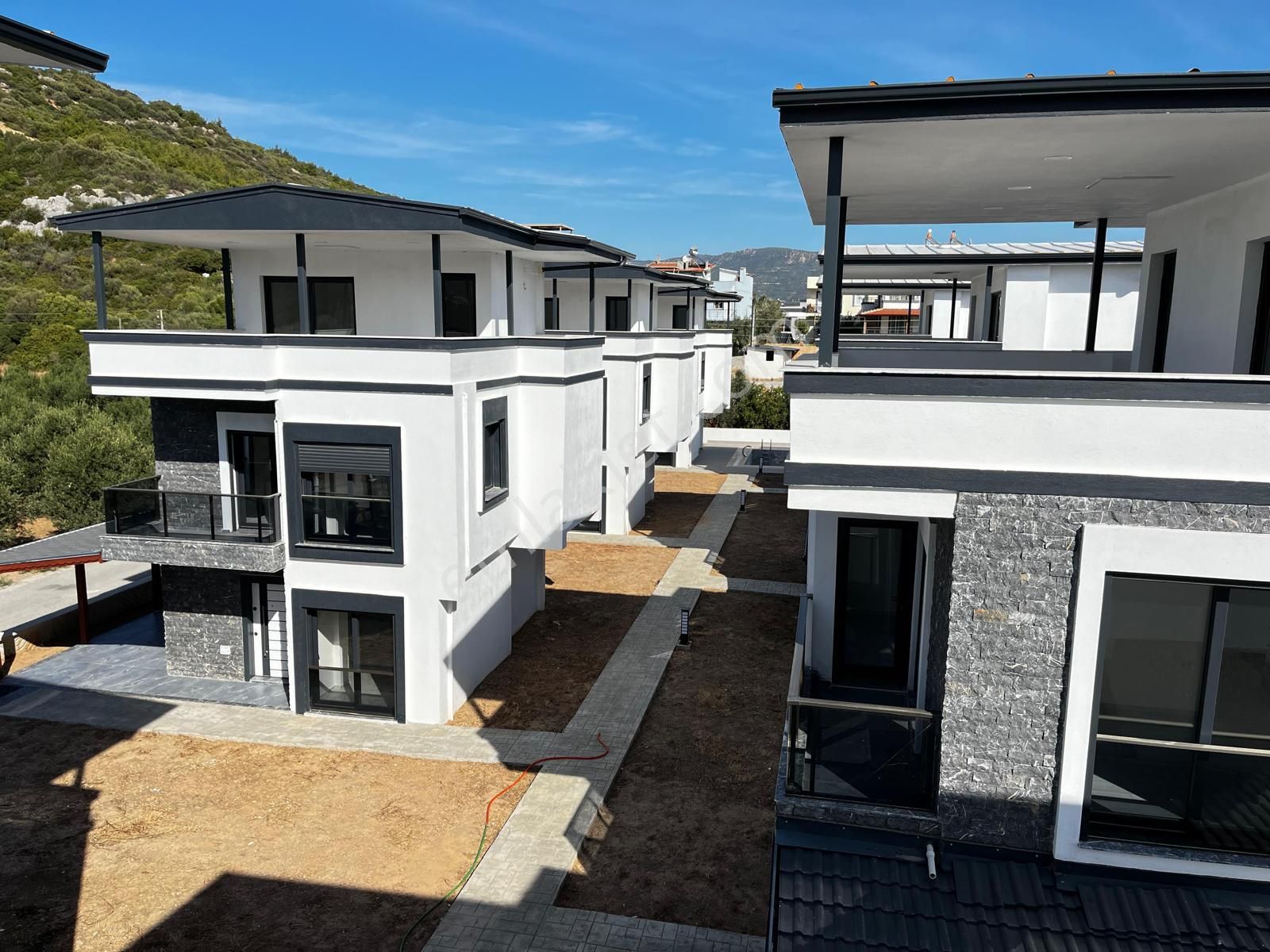 Seferihisar Doğanbeyde Satılık Sıfır Havuzlu Müstakil 3+1 Villa - Görsel 9