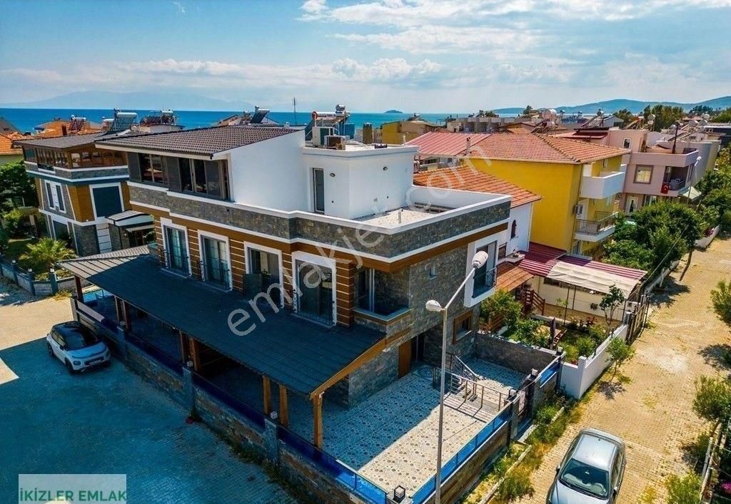 Ürkmez Deniz Tarafında Satılık 3+1 Geniş Ferah Kullanışlı Lüks Yazlık - Görsel 2