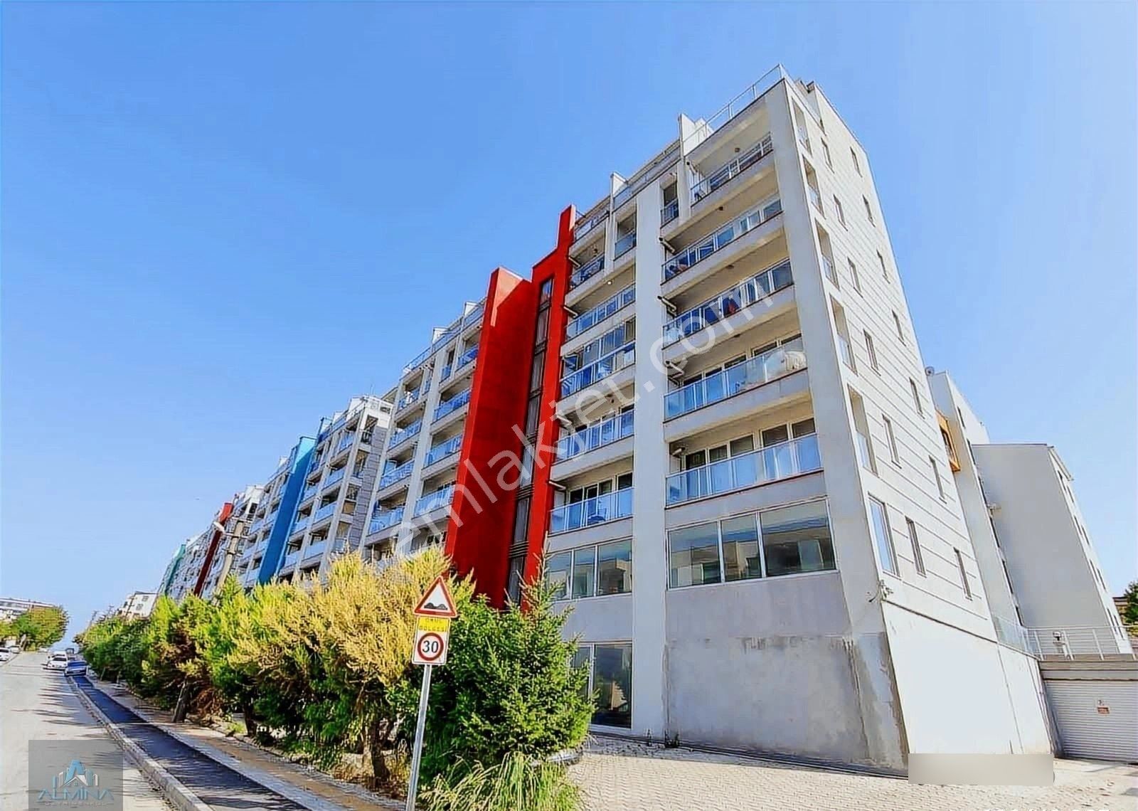 Almina Dan Site İçerisinde Lüks Tasarımlı 1+1 Geniş Daire - Görsel 23