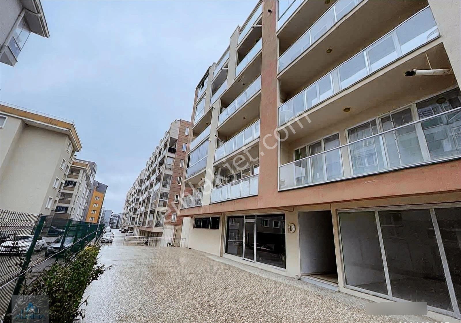 Almina Dan Site İçerisinde Lüks Tasarımlı 1+1 Geniş Daire - Görsel 8