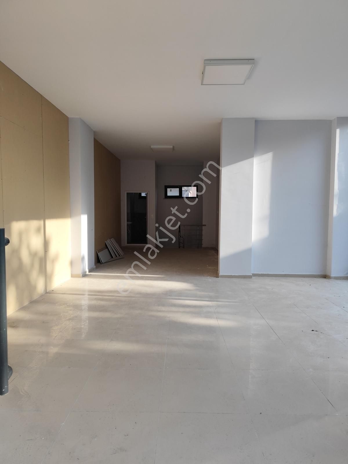 Yenişehir'de Yeni Hükümet Konağının Karşısında Kupon Dükkanlar - Görsel 4