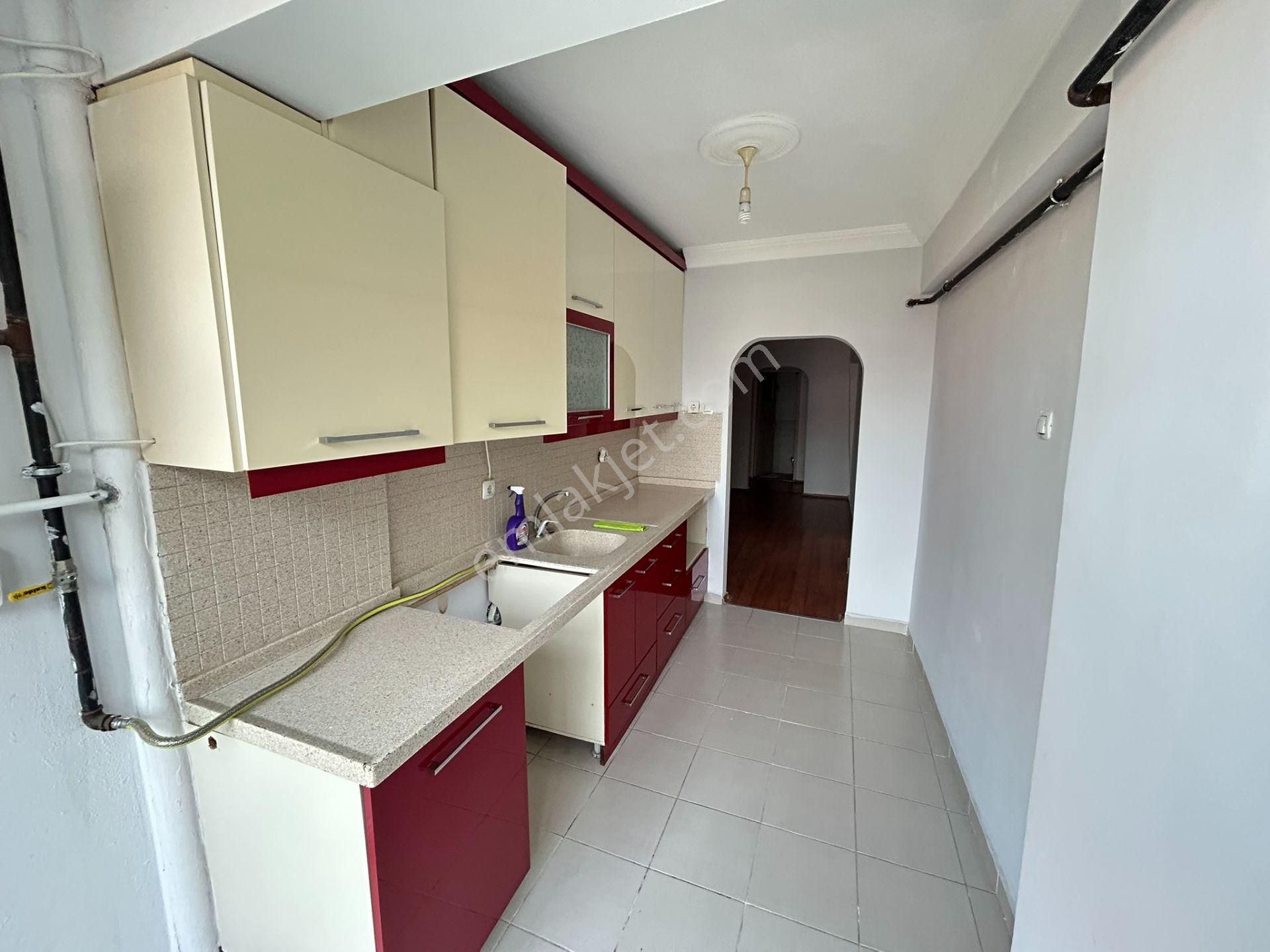 Cihan Emlak - Kiralık - Mehmetçik Caddesi Üzerinde 90m2 Geniş Ara Kat Asansörlü 2+1 Daire - Görsel 6