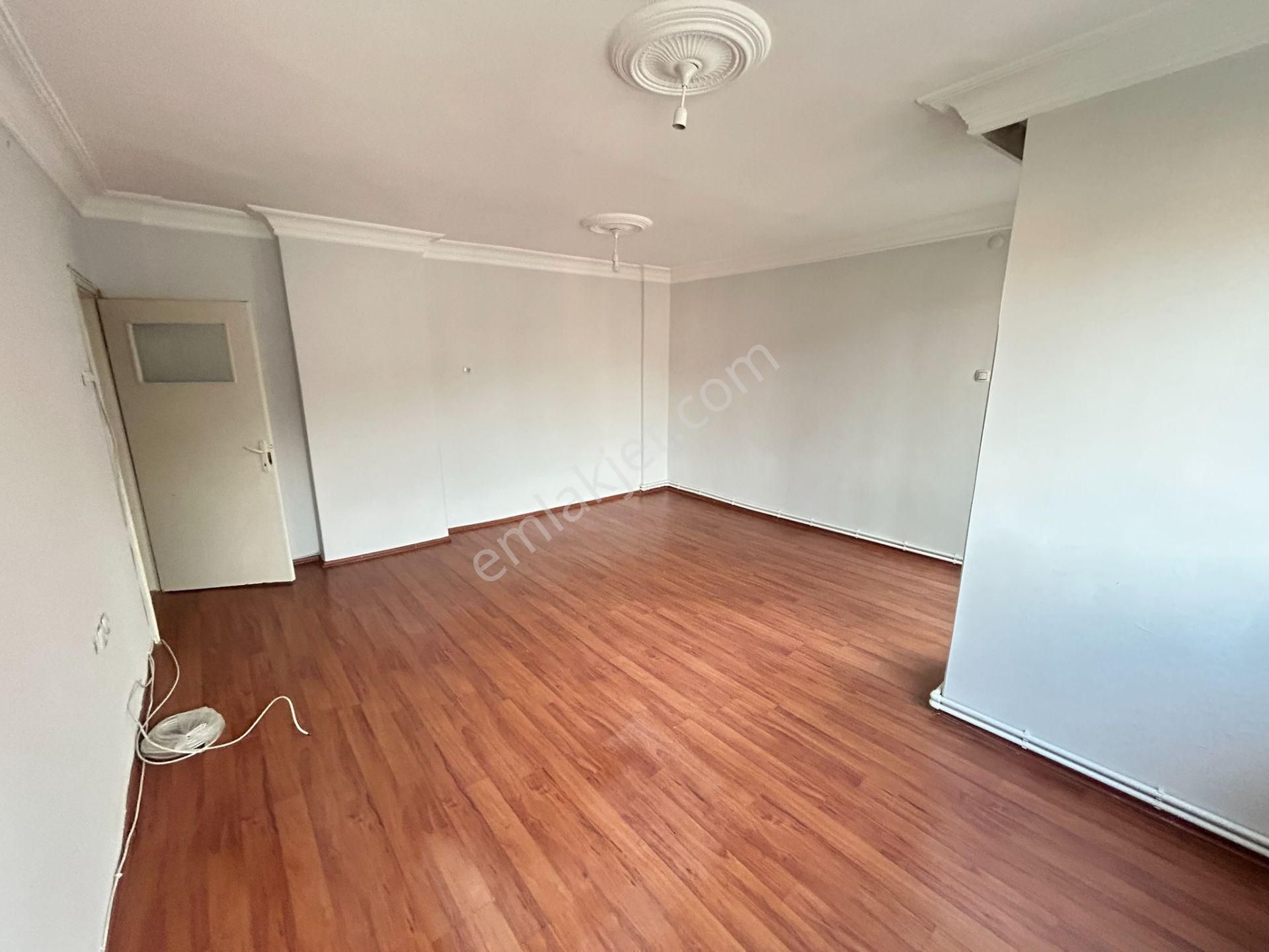 Cihan Emlak - Kiralık - Mehmetçik Caddesi Üzerinde 90m2 Geniş Ara Kat Asansörlü 2+1 Daire - Görsel 4