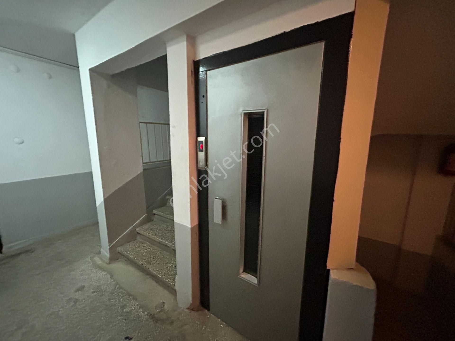 Cihan Emlak - Kiralık - Mehmetçik Caddesi Üzerinde 90m2 Geniş Ara Kat Asansörlü 2+1 Daire - Görsel 28