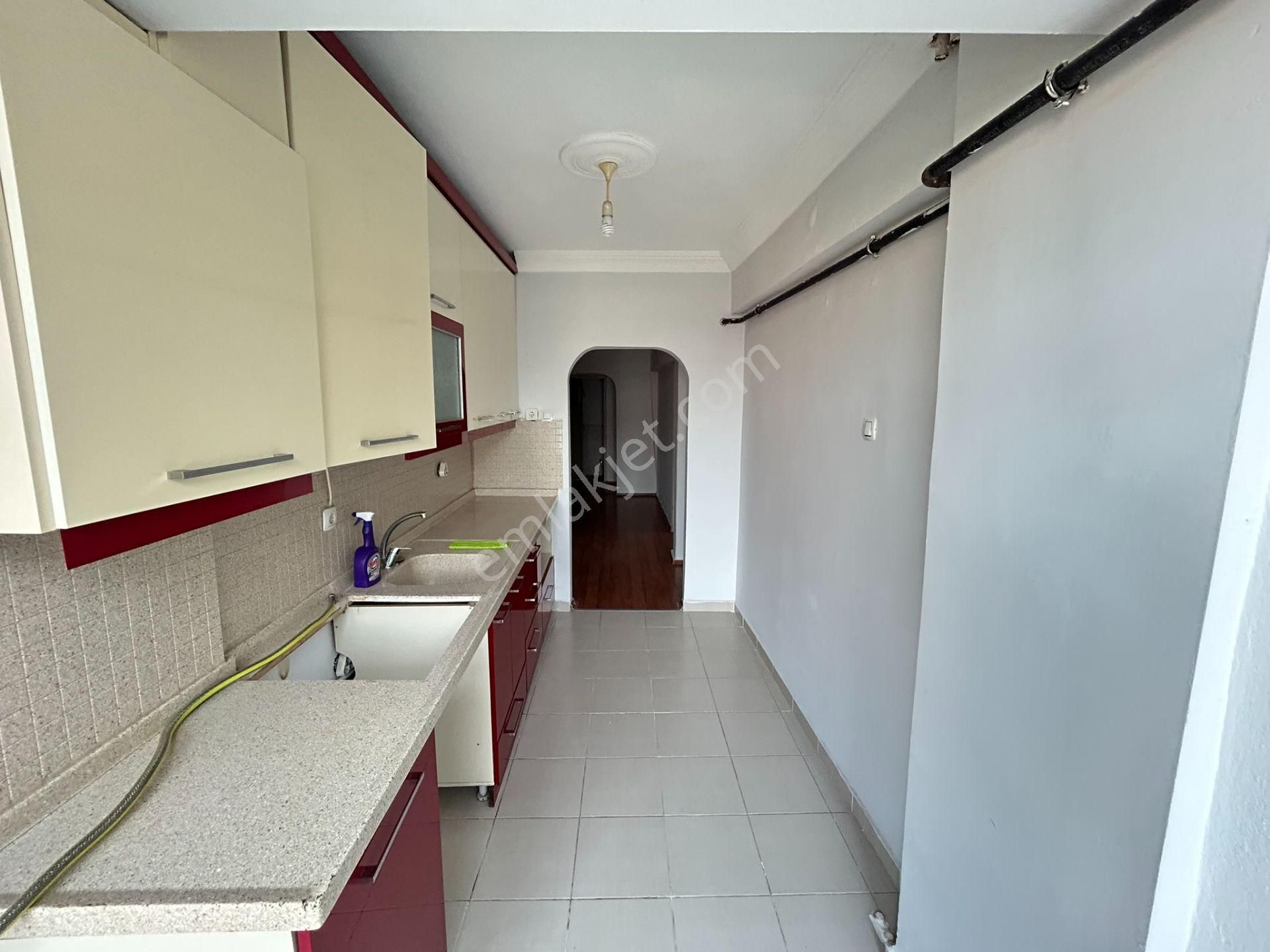 Cihan Emlak - Kiralık - Mehmetçik Caddesi Üzerinde 90m2 Geniş Ara Kat Asansörlü 2+1 Daire - Görsel 7