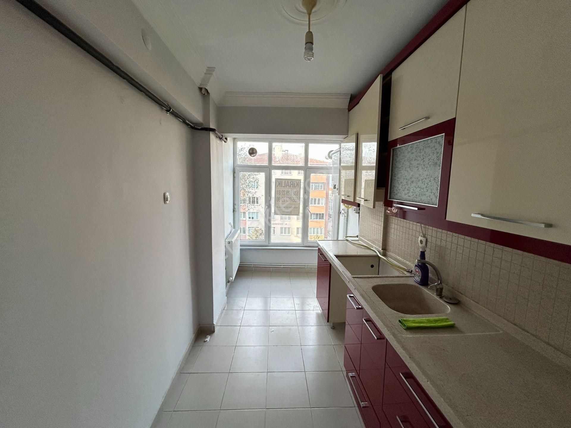 Cihan Emlak - Kiralık - Mehmetçik Caddesi Üzerinde 90m2 Geniş Ara Kat Asansörlü 2+1 Daire - Görsel 9