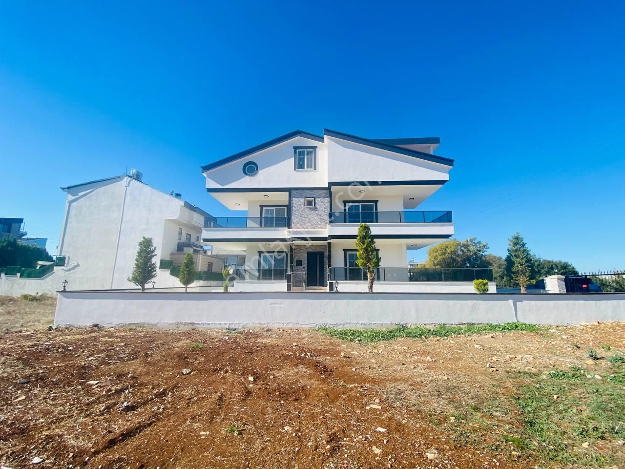 Didimde Satılık Denize Yakın Bölgede 5+1 Ayrı Mutfak Çok Geniş Bahçeli Villa - Görsel 33