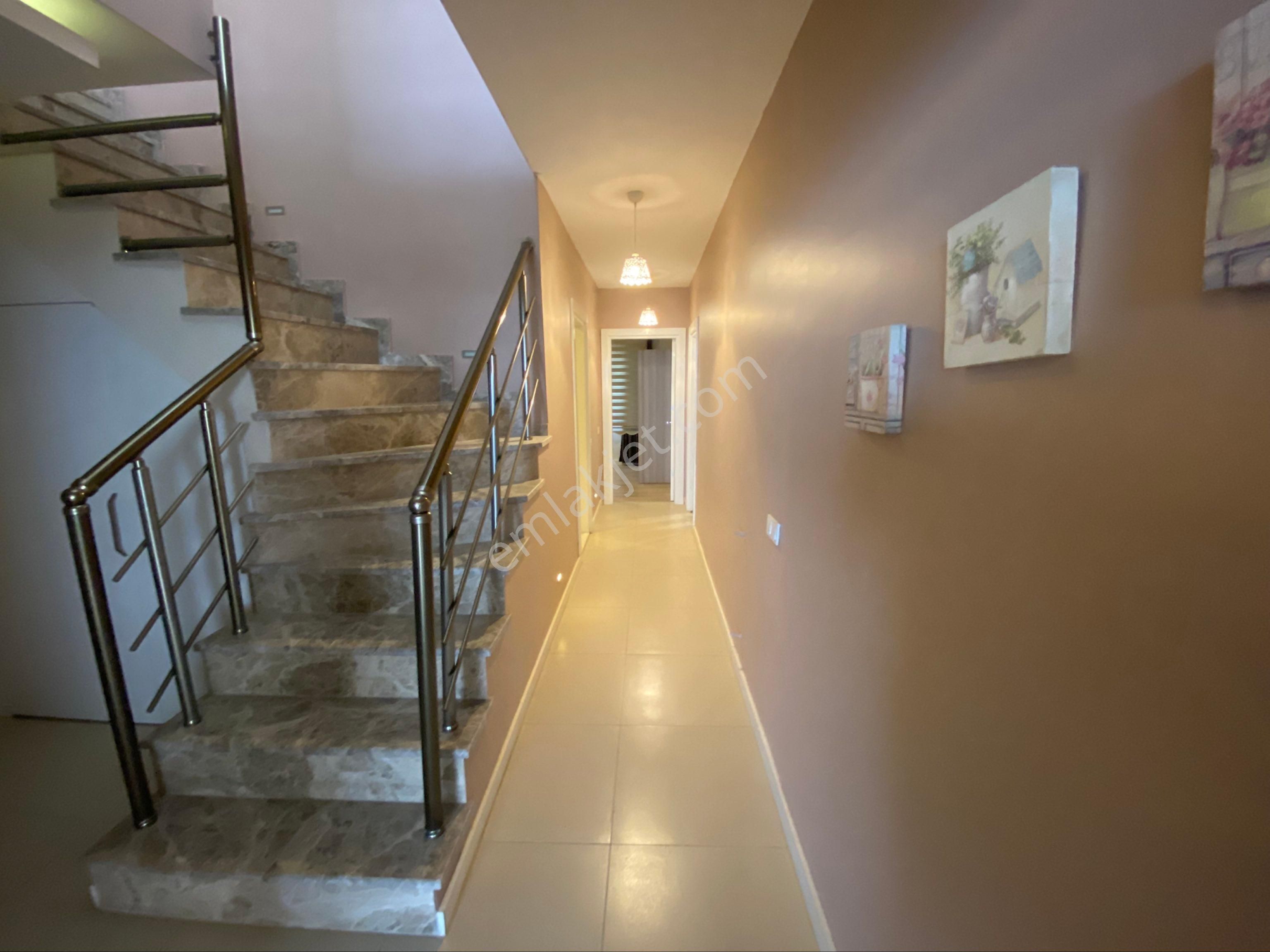 Kuşadası’da Rezidans İçinde Full Deniz Manzaralı Eşyalı Satılık Çatı Dubleks - Görsel 28