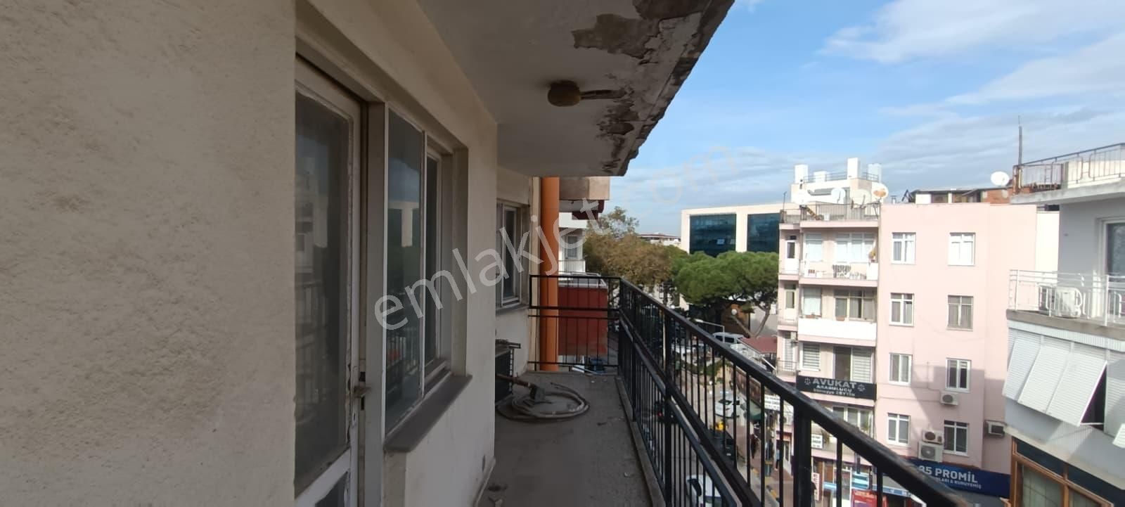 Menemen Merkezde Sevgi Yolu Köşesinde Ana Cadde Üzeri 3+1 Satılık Daire - Görsel 13