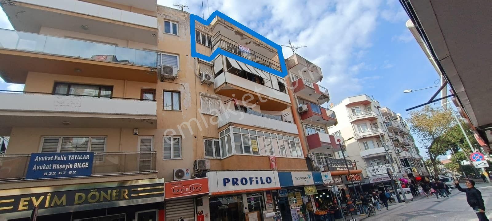 Menemen Merkezde Sevgi Yolu Köşesinde Ana Cadde Üzeri 3+1 Satılık Daire