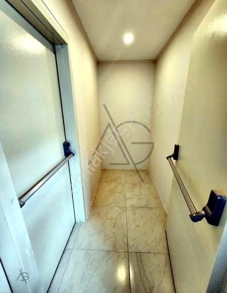 Caddebostan Bağdat Cd. 1.paralelde Balkonlu 95m² 3+1 Satılık Boş - Görsel 2