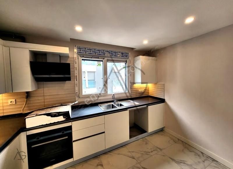 Caddebostan Bağdat Cd. 1.paralelde Balkonlu 95m² 3+1 Satılık Boş - Görsel 4