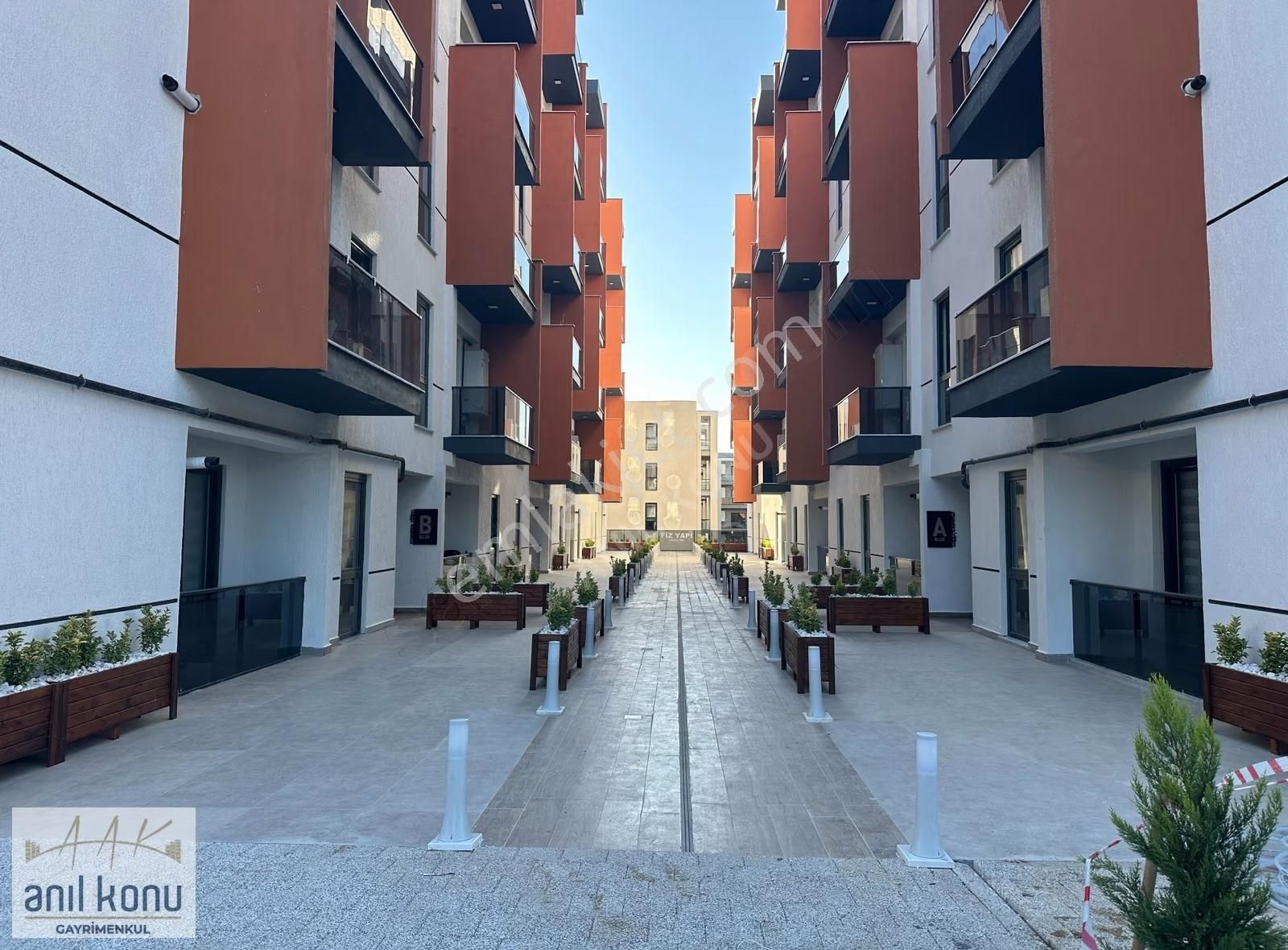 Anıl Konu'dan Maverada Manzaralı 2+1 Eşyalı Satılık Daire