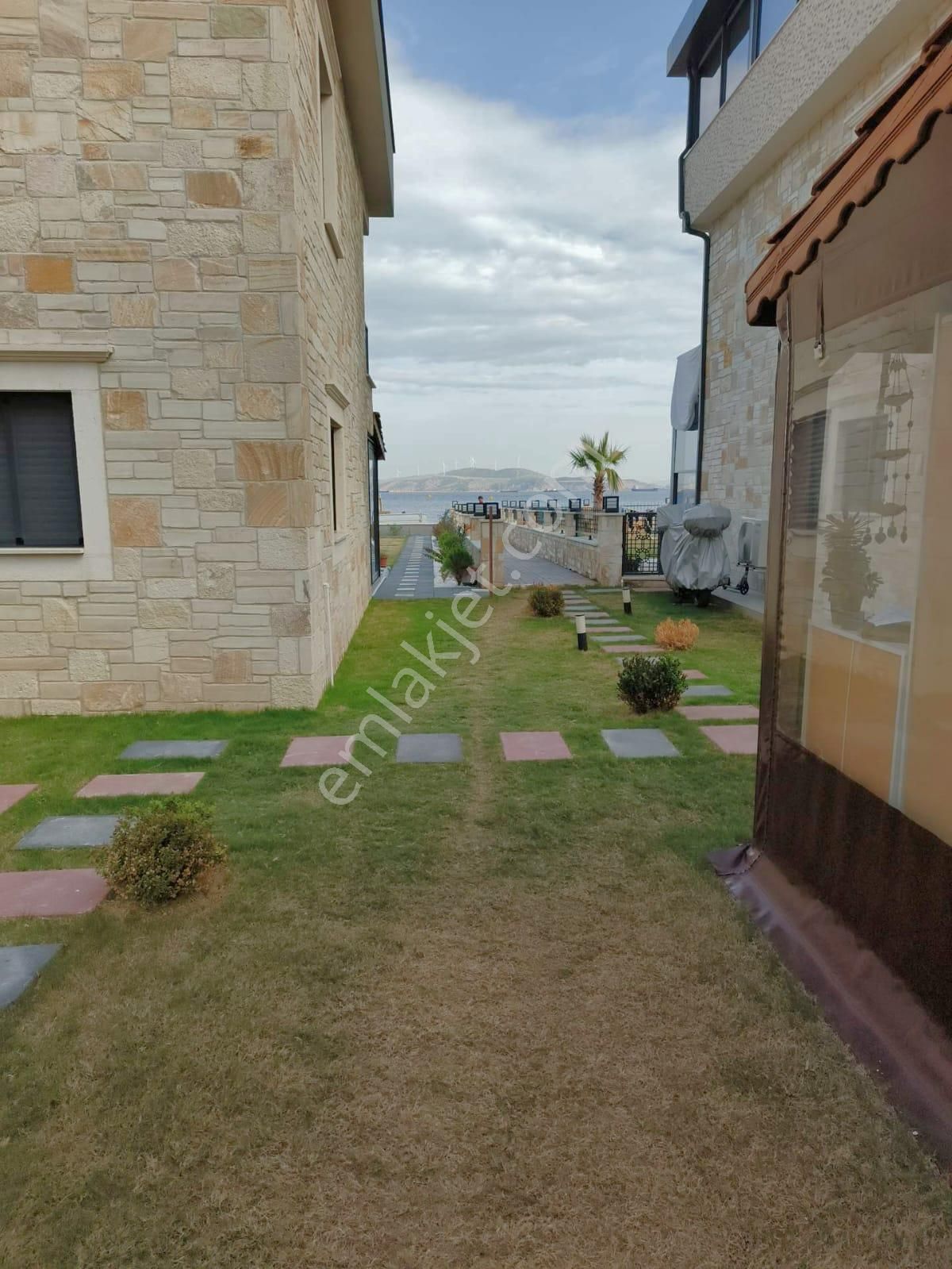 İzmir Yeni Foça Cumhuriyette Denize Sıfır Satılık 6+1 Lüks Villa - Görsel 8