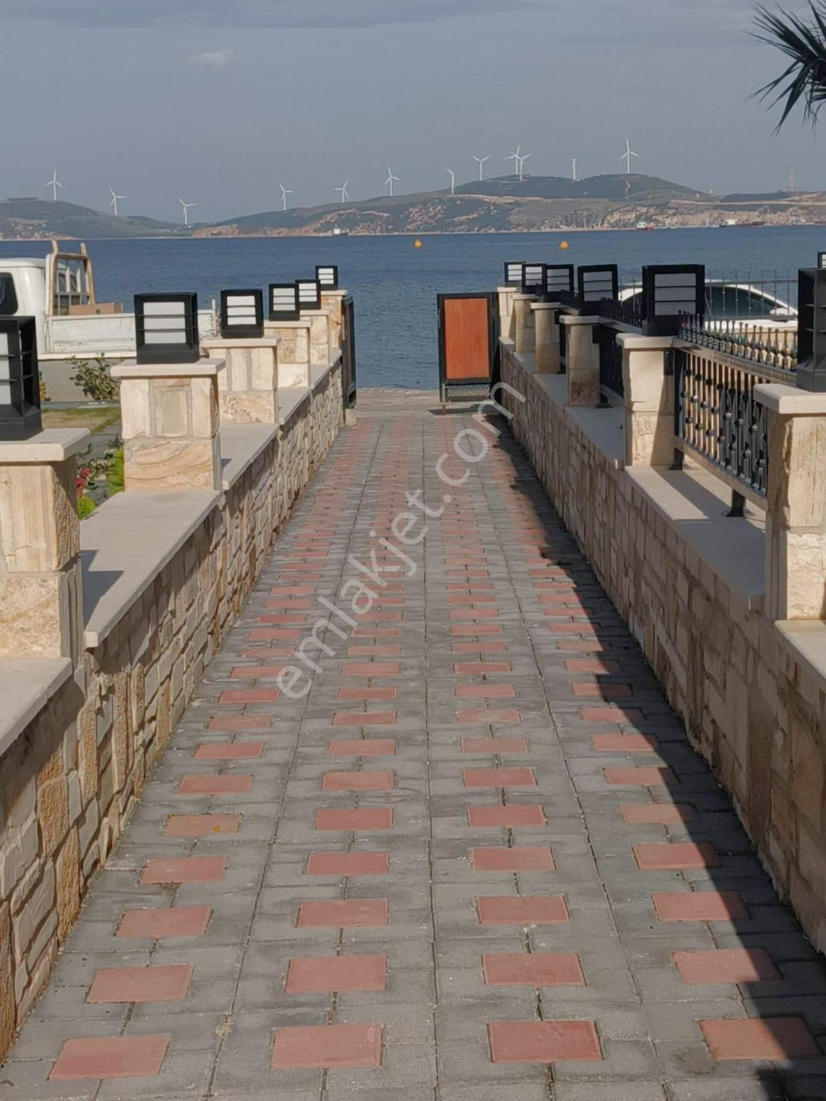 İzmir Yeni Foça Cumhuriyette Denize Sıfır Satılık 6+1 Lüks Villa - Görsel 2