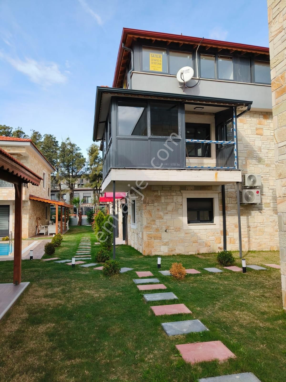 İzmir Yeni Foça Cumhuriyette Denize Sıfır Satılık 6+1 Lüks Villa - Görsel 4