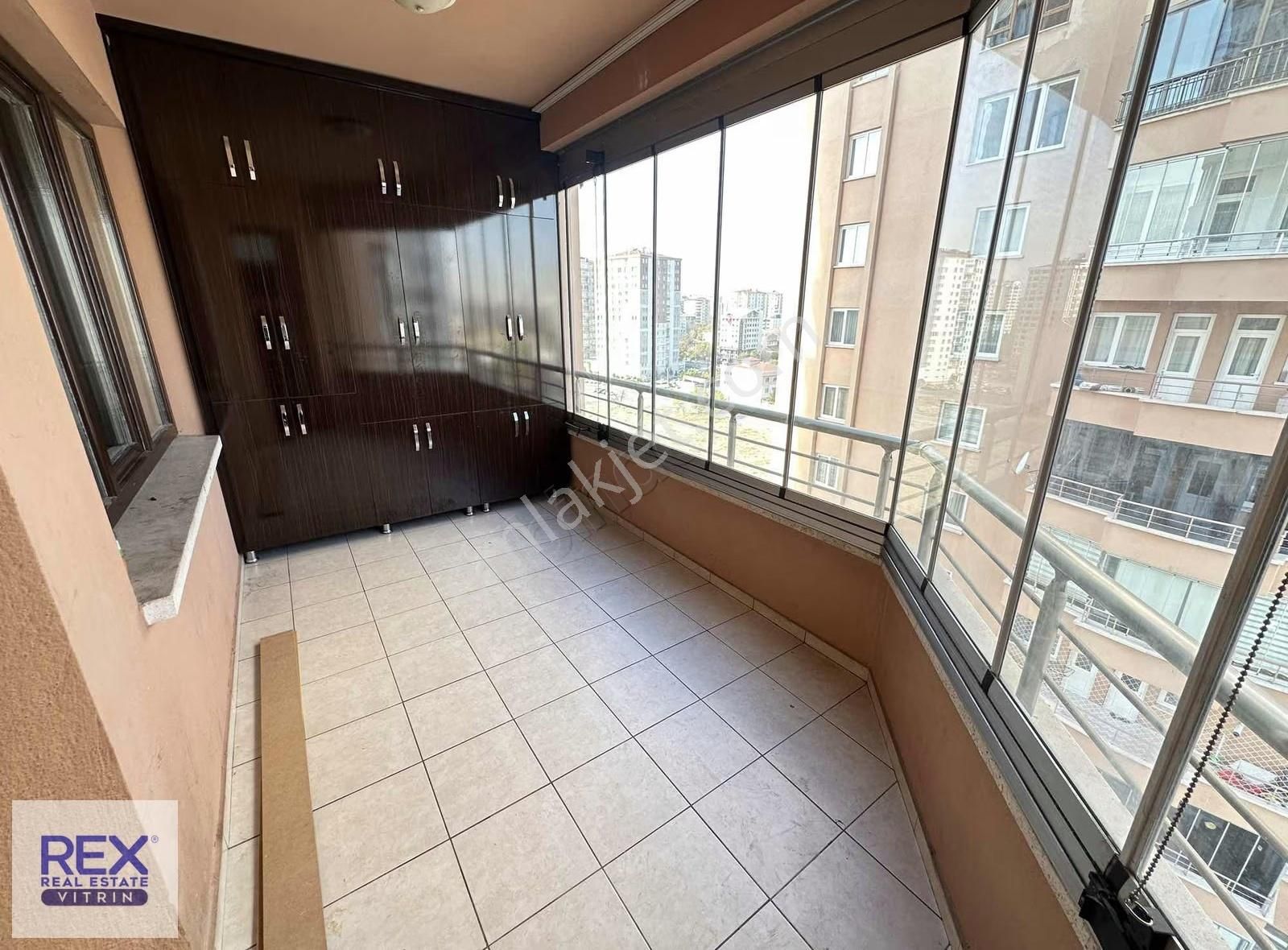 Yıldırım Beyazıtta Merkezi Konum 4.5+1 200 M² - Görsel 2