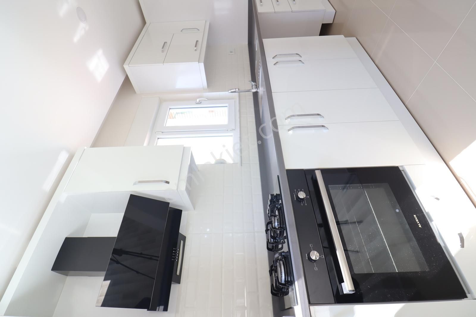 Türk Emlaktan 7/24 Güvenlik Havuzlu Ebeveyn Banyonu Kiralık 3+1 - Görsel 24