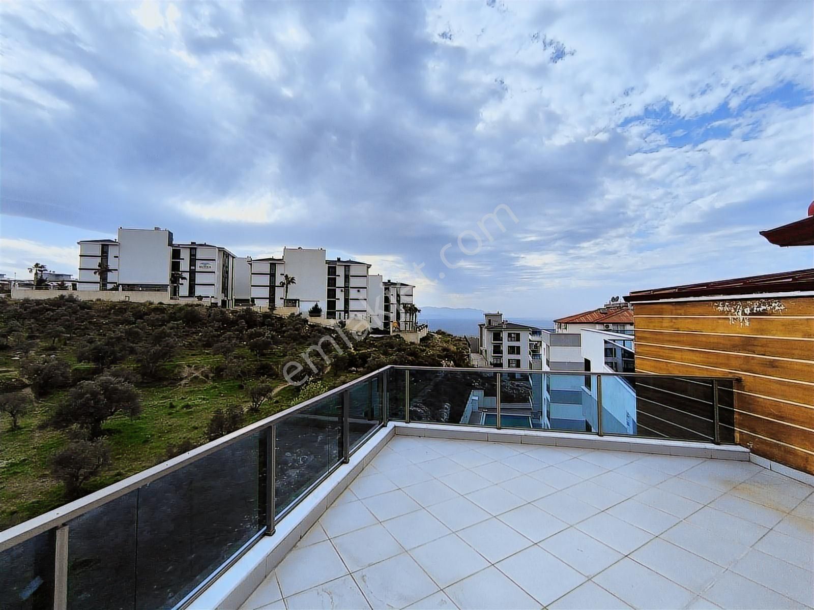 3+1 Önü Açık Havuzlu Site İçerisinde Otopark Geniş Teras Alanı - Görsel 27