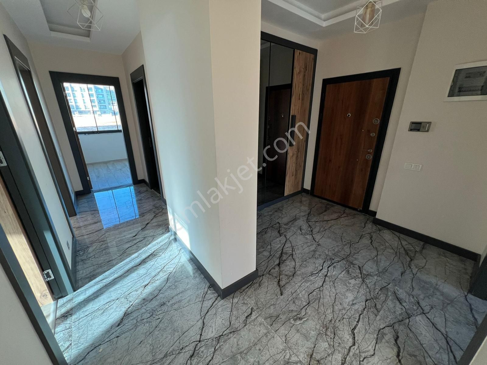 Üstünkent'ten 34. Cadde Civarı Satılık 3+1 Modern Daire - Görsel 3