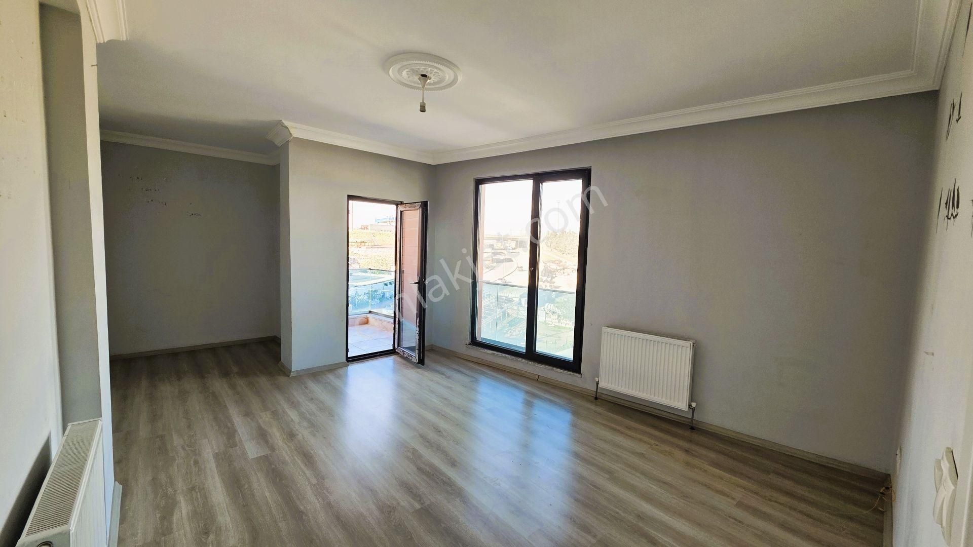 Doğan Emlak 'tan Ana Cadde Üzeri Kiralık 2+1 Arakat Daire - Görsel 2