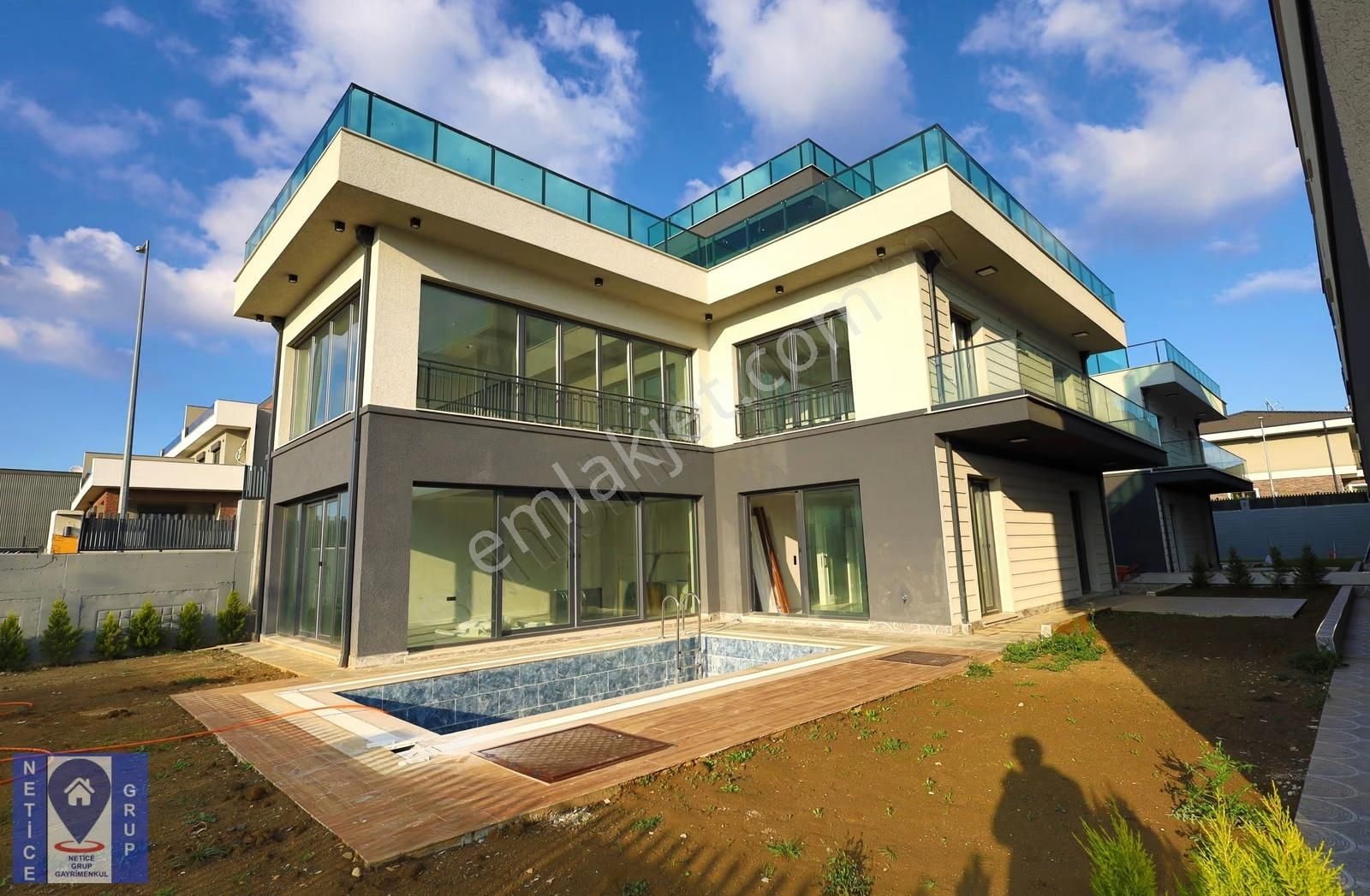 Gümüştepe Site İçi Köşe 430m2 6+1 Oda Havuz+ 5.ad.kapalı Otopark