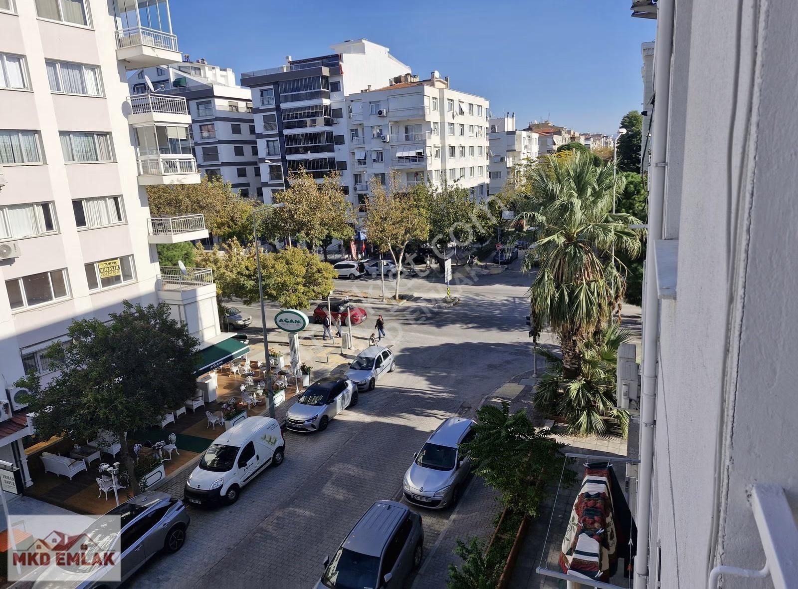 Bostanlı Da Asansörlü Otoparklı Full Tadilatlı Köşe Mkd Emlak