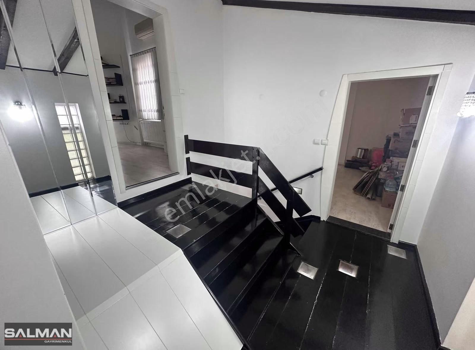 Bornova Yakaköy'de 759 M² Arsa İçinde Satılık 3+1 Dubleks Villa - Görsel 3