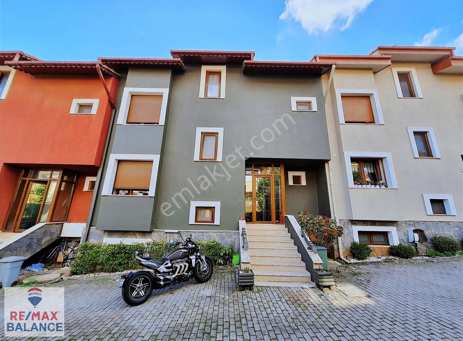 Çamlık Villa Bölgesinde İçi Zevkle Tasarlanmış Satılık 6+2 Villa - Görsel 4