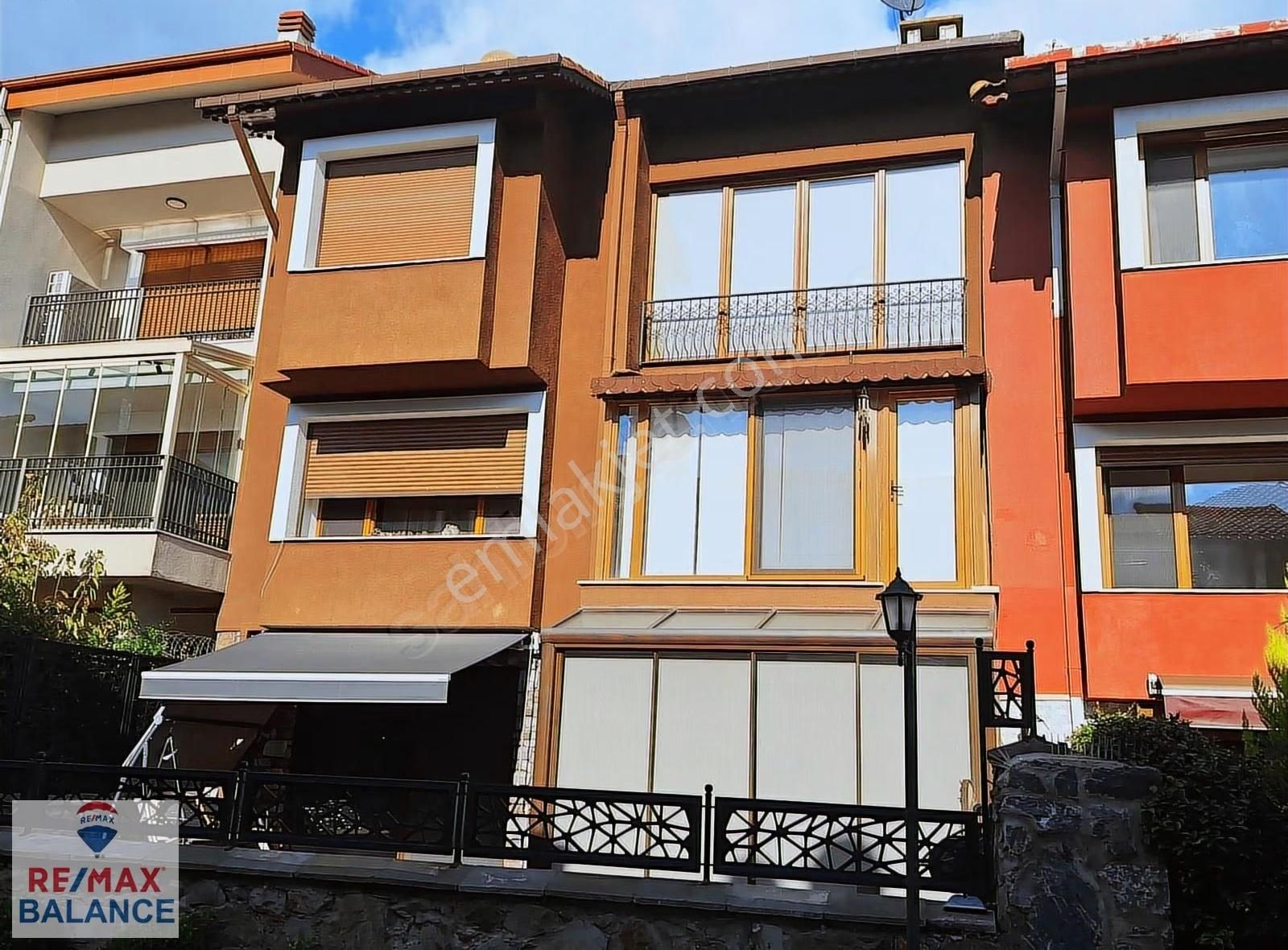 Çamlık Villa Bölgesinde İçi Zevkle Tasarlanmış Satılık 6+2 Villa - Görsel 14