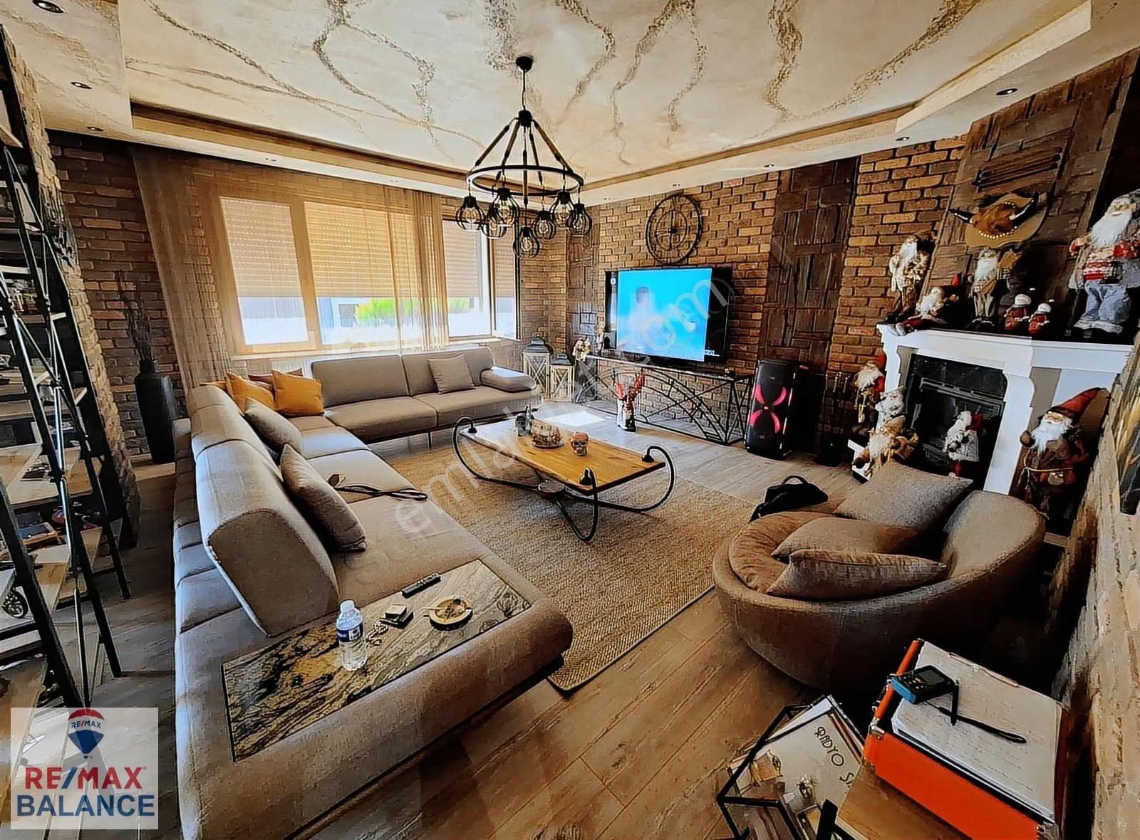 Çamlık Villa Bölgesinde İçi Zevkle Tasarlanmış Satılık 6+2 Villa