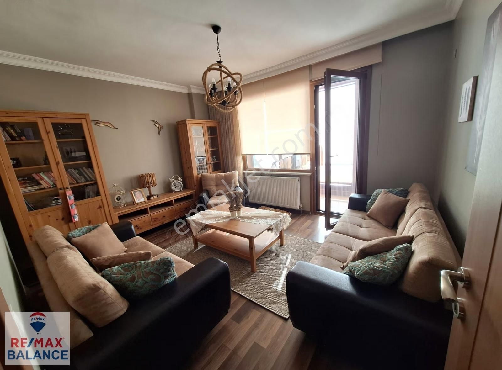 Çamlık Villa Bölgesinde İçi Zevkle Tasarlanmış Satılık 6+2 Villa - Görsel 23