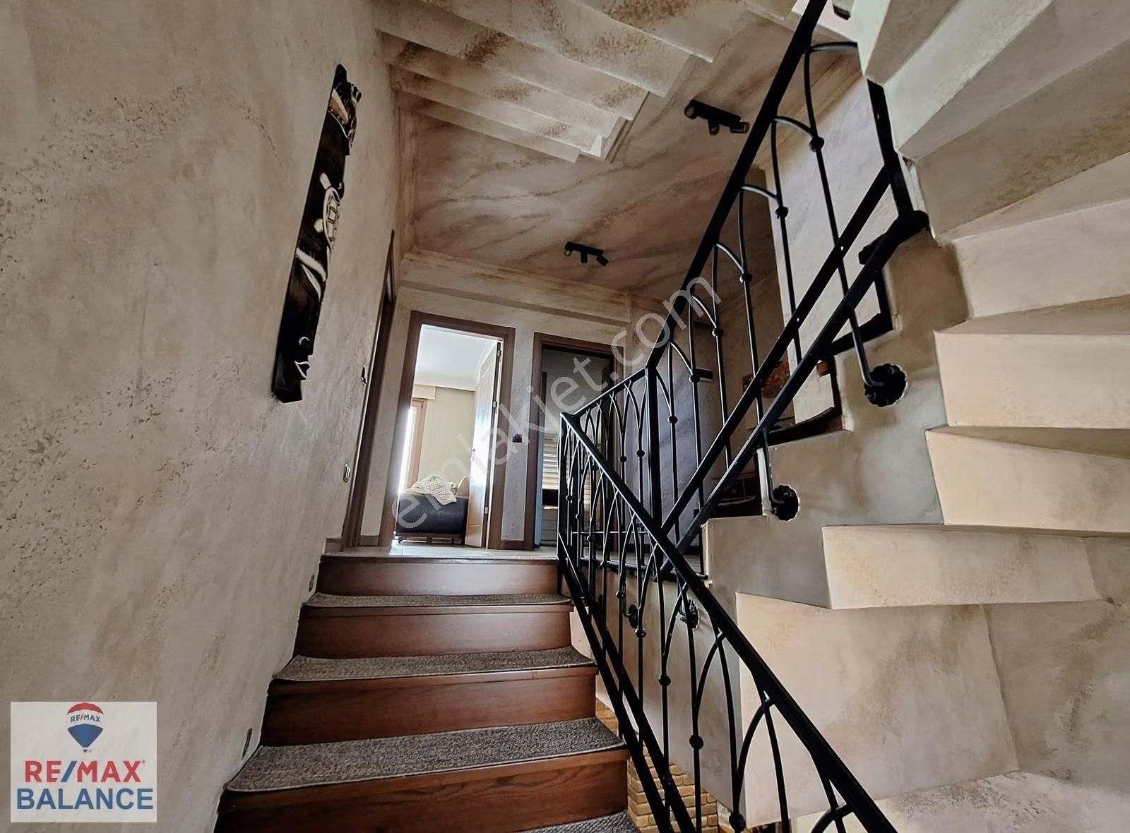 Çamlık Villa Bölgesinde İçi Zevkle Tasarlanmış Satılık 6+2 Villa - Görsel 28