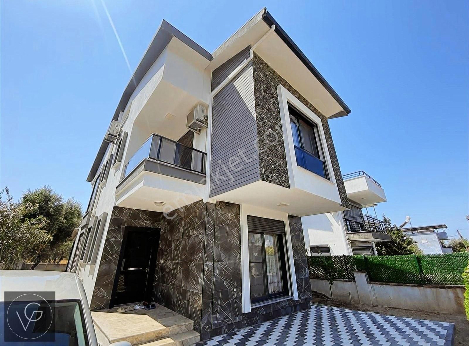 Denize 300m Mesafede 4+1 Müstakil Villa