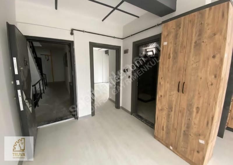 Truva Emlak' Tan Tramvaya 400m Lüks Fırsat 1+1 Daire - Görsel 2