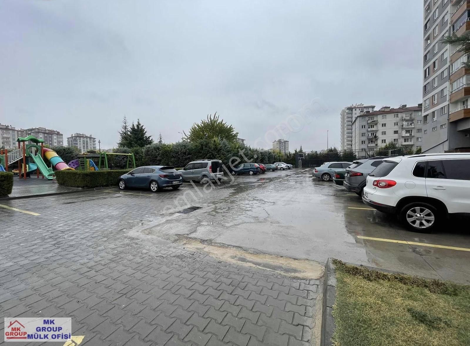 Site İçerisinde Cepheleri Açık Geniş Oturumlu 3+1 Satılık Daire - Görsel 2