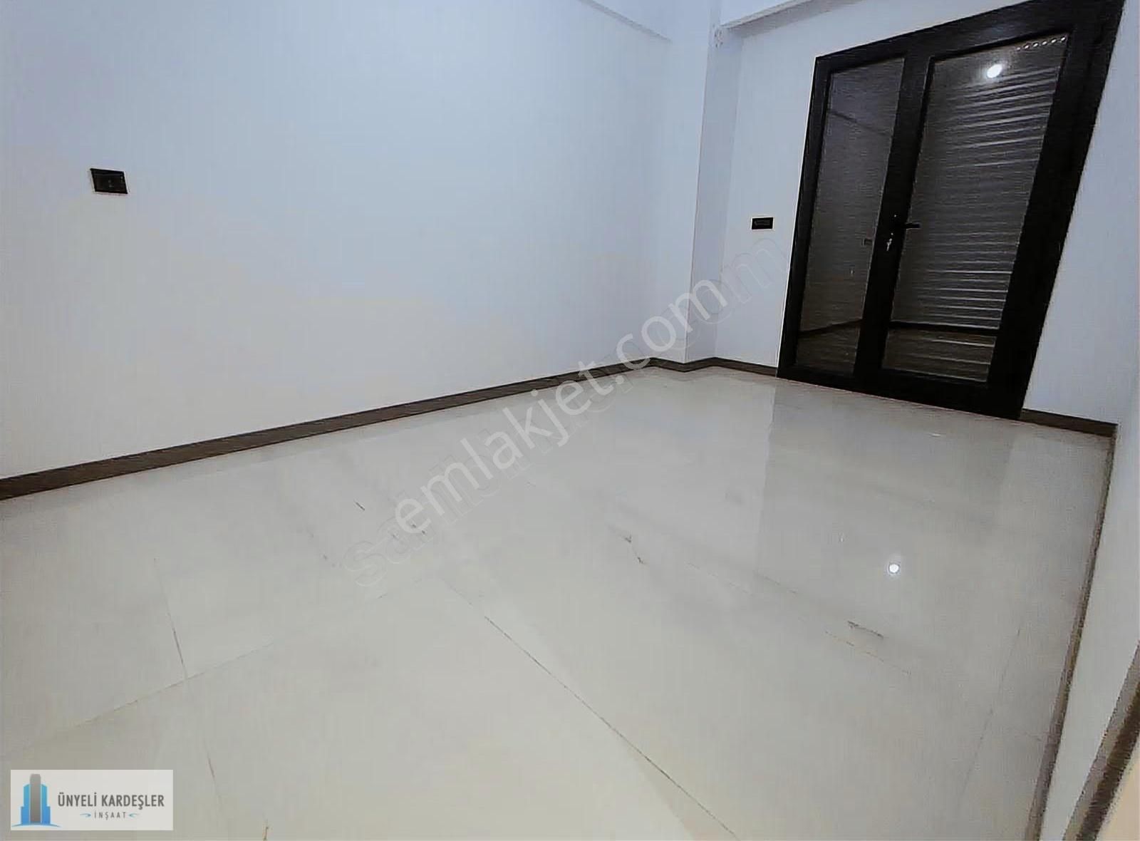 1200 Evlerde Göveçlik Yolu Üzerinde 3+1 Arakat Daire - Görsel 2