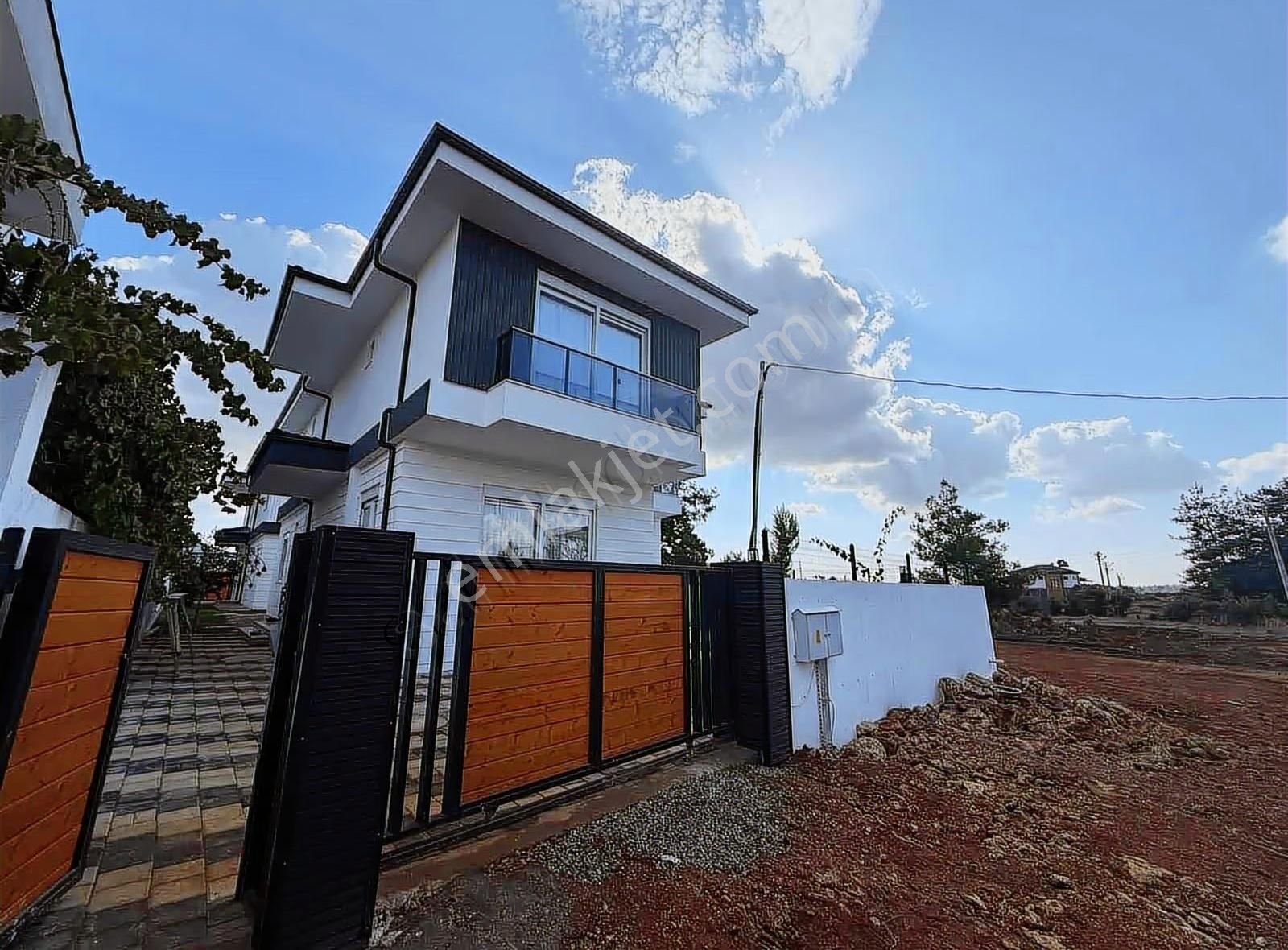 Odabaşında Ultra Lüks Havuzlu 4+1 Fırsat Villa - Görsel 9