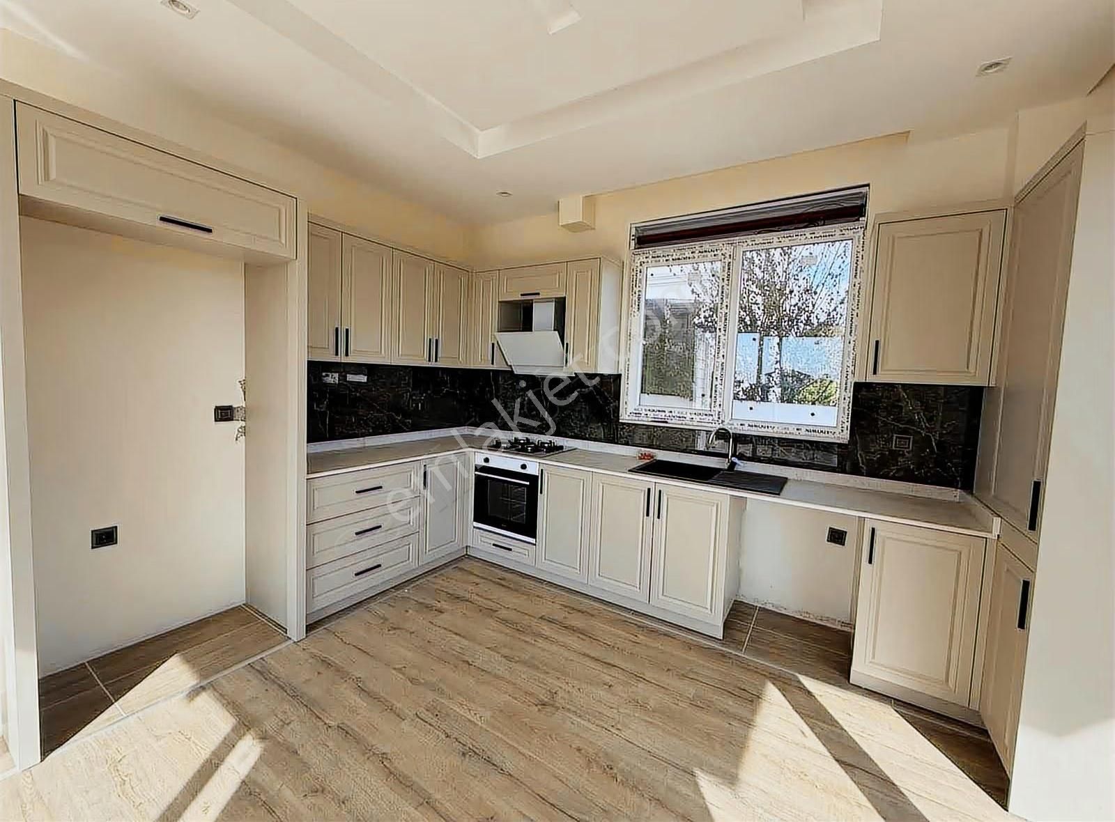 Odabaşında Ultra Lüks Havuzlu 4+1 Fırsat Villa - Görsel 15