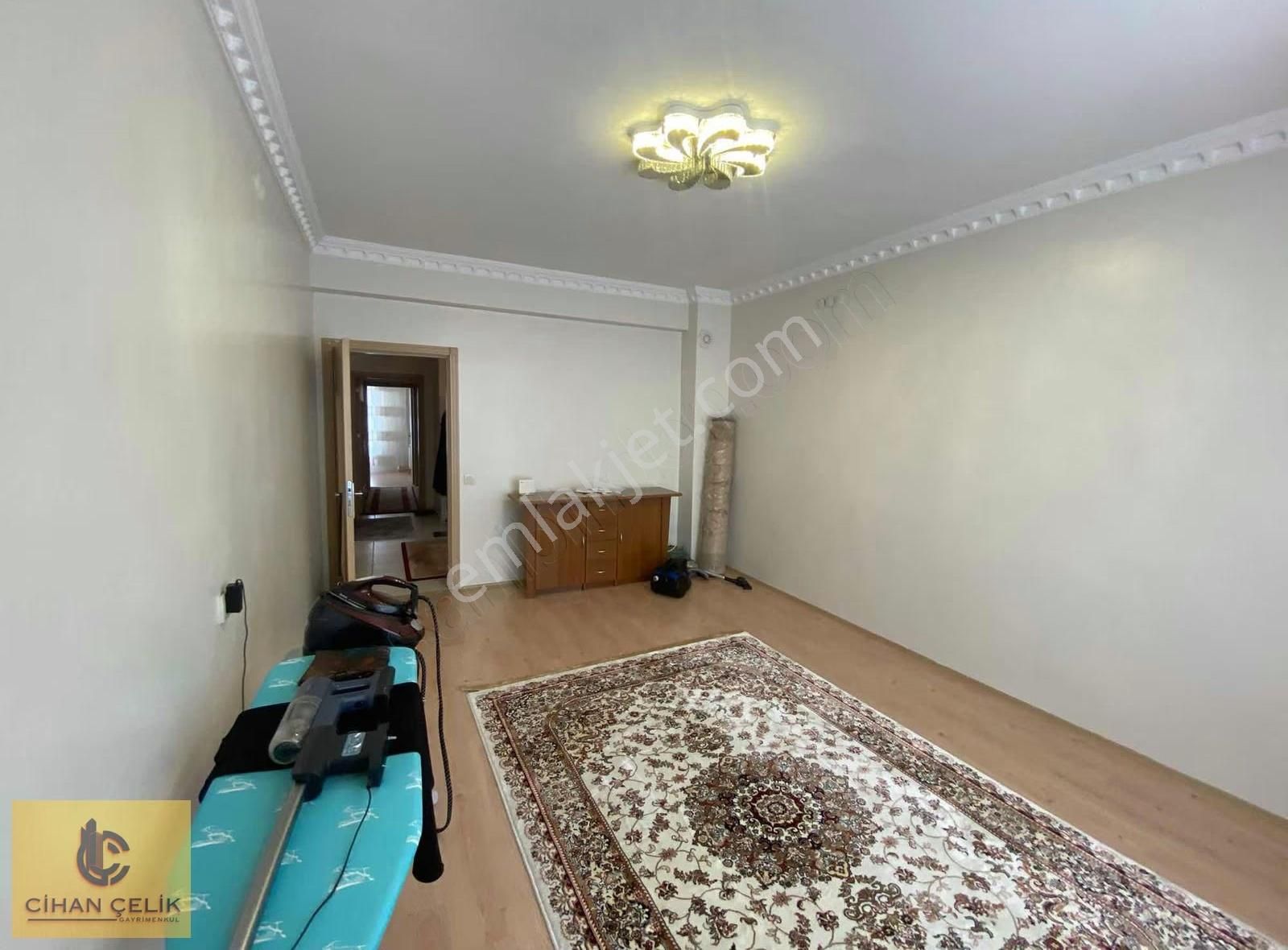 Şefikcan Da Site İçerisinde 4+1 Ara Kat Daire