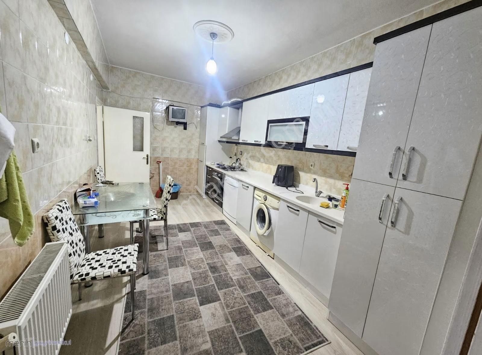 Yenidoğan Mah. Ara Kat Kombili Lokasyonlu Satılık 3+1 Daire - Görsel 2