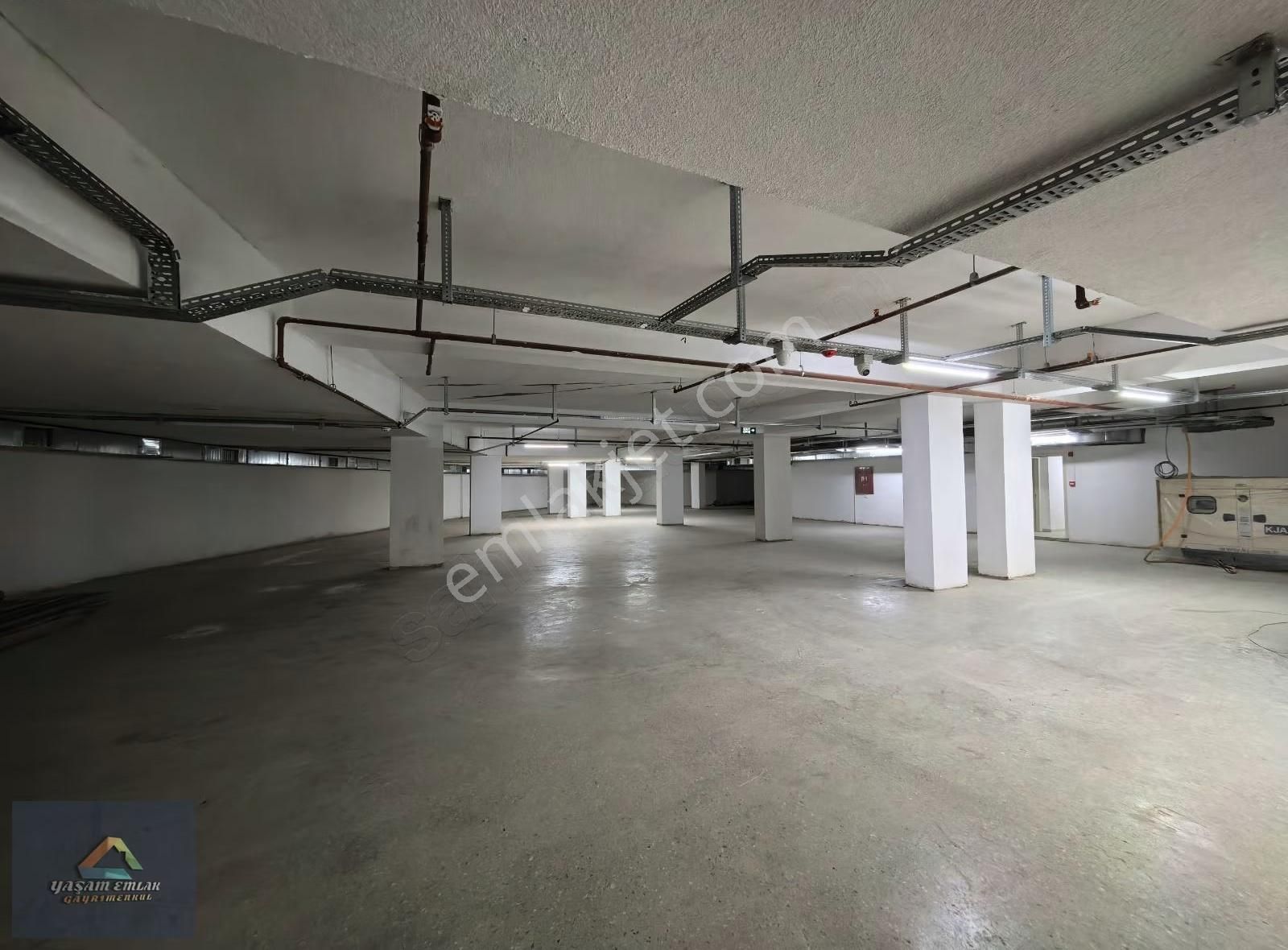 Yaşam'dan Ana Cadde Üzeri 1300 M² Depolu // Ön Kullanımlı Dükkan - Görsel 24