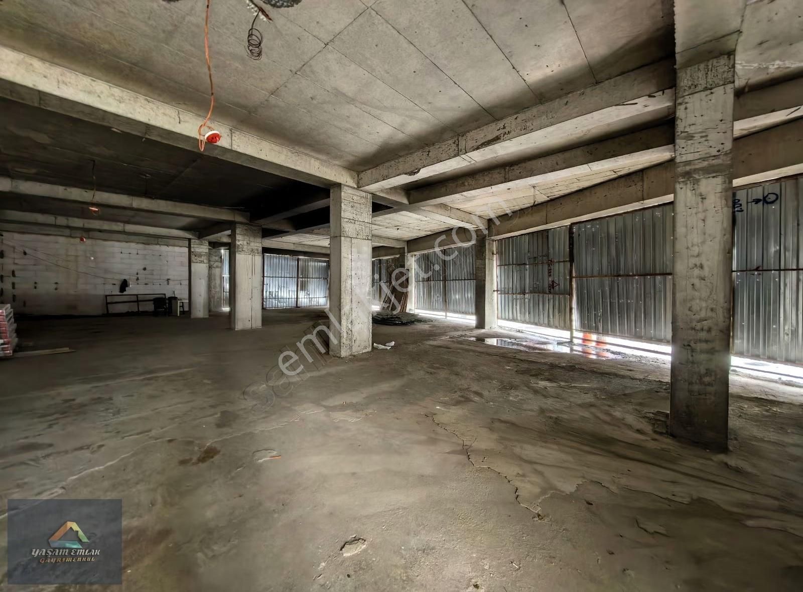 Yaşam'dan Ana Cadde Üzeri 1300 M² Depolu // Ön Kullanımlı Dükkan
